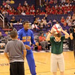 After talking with Phoenix-area students about bully prevention, the Harlem Globetrotters’ Anthony Blakes took some time to show off some of his patented Globetrotter moves and even had the kids participate. (Cronkite News photo by Kris Vossmer)