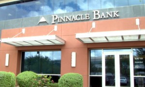Pinnacle Bank, which recently celebrated its 10th anniversary, is a privately held bank with shareholders who are all Arizona residents, a bank official said. (Photo by Yahaira Jacquez/Cronkite News)