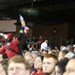 A food vendor at Chase Field calls out to fans to purchase beer and snacks. (Cronkite News photo by Kevin Jimenez)