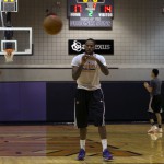 Suns guard Sonny Weems is a big fan of Suns team dentist John Badolato. “He does a great job of making players feel relaxed, feel comfortable at the office so it won’t feel like you been there all day,” Weems said. (Photo by Chris Caraveo/Cronkite News)