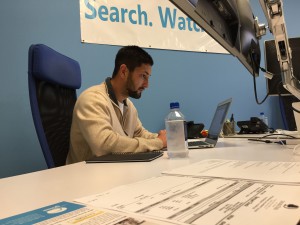 Tighe Wilhelmy, co-founder of Local Lawyer Guide, works at his desk at DeskHub Scottsdale (Photo by Jason Axelrod/Cronkite News)