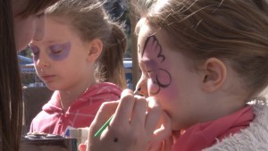 Face painting was among the activities at the 64th Annual Great Canadian Picnic. (Photo by Elena Mendoza/Cronkite News)