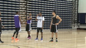 Phoenix Suns guards T.J Warren, Ronnie Price,Brandon Knight and Devin Booker (left to right) shooting at practice. (Photo by Johnny Soto/ Cronkite News)