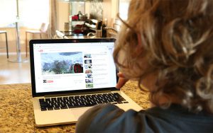 Children are more likely to reach out to parents about disturbing materials online when they’ve had ongoing conversations, experts say. (Photo by Alexa Salari/Cronkite News)