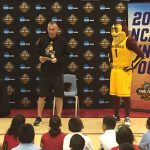 ASU basketball coach Bobby Hurley reads “The Boy Who Never Gave Up” as Sparky and students look on. (Photo by Ryan Decker/ Cronkite News)
