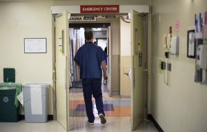 Workers tend to patients in the emergency room at Banner-University Medical Center Phoenix. (Photo by Johanna Huckeba/Cronkite News)